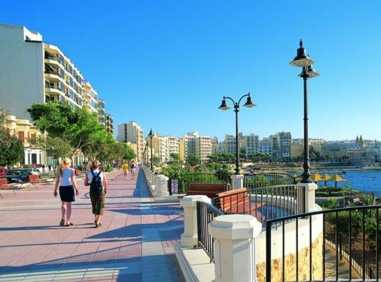 Unbeatable Location Valletta And Harbour Views Apartment Sliema Exterior photo